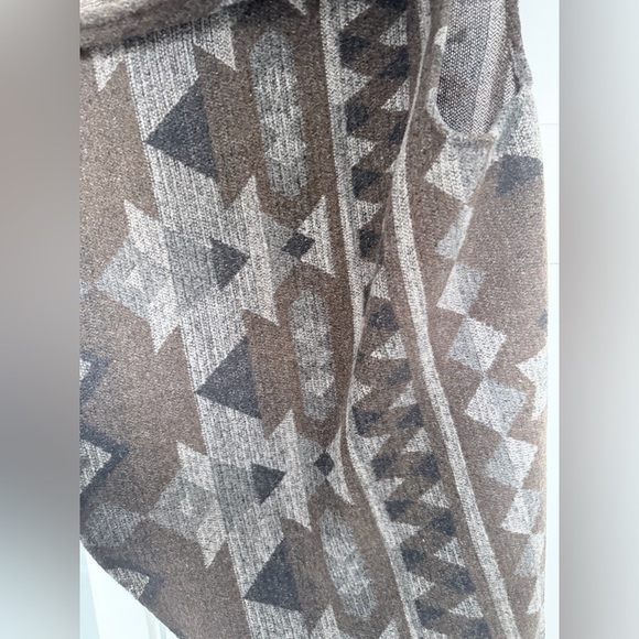 Structure Geometric Patterned Cape - Gray and Black - Picture 4 of 4